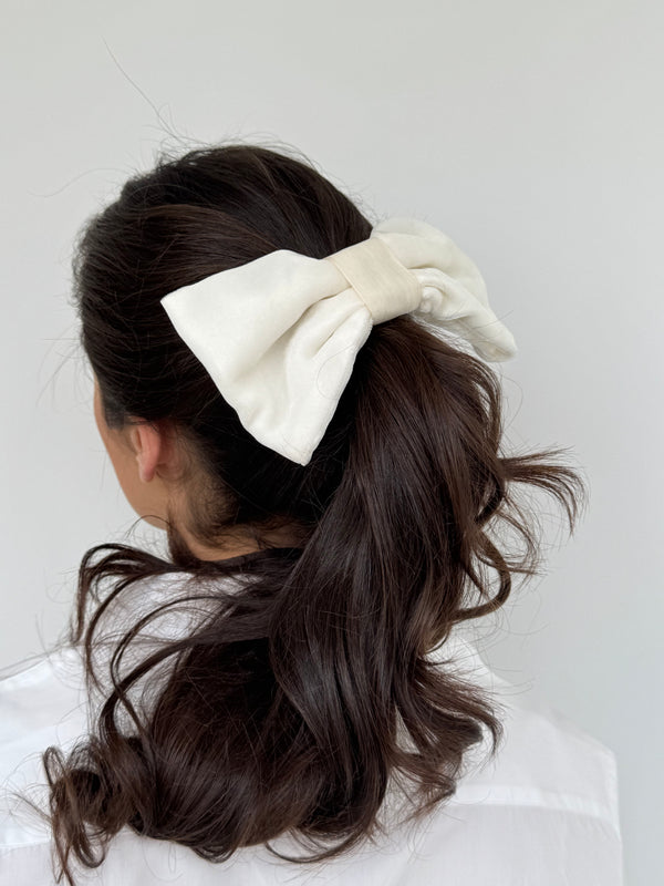 Snow bow hair slide